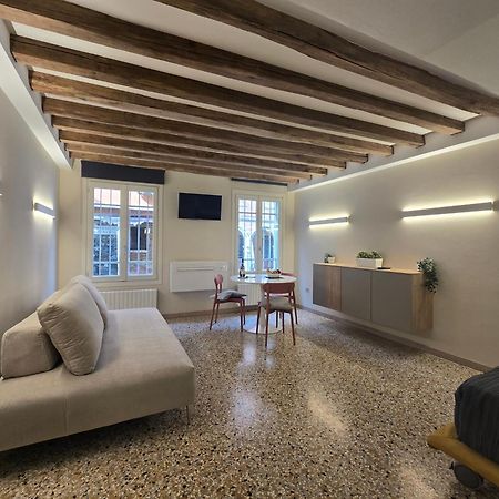 Cozy Studio With Canal View Venice Exterior photo