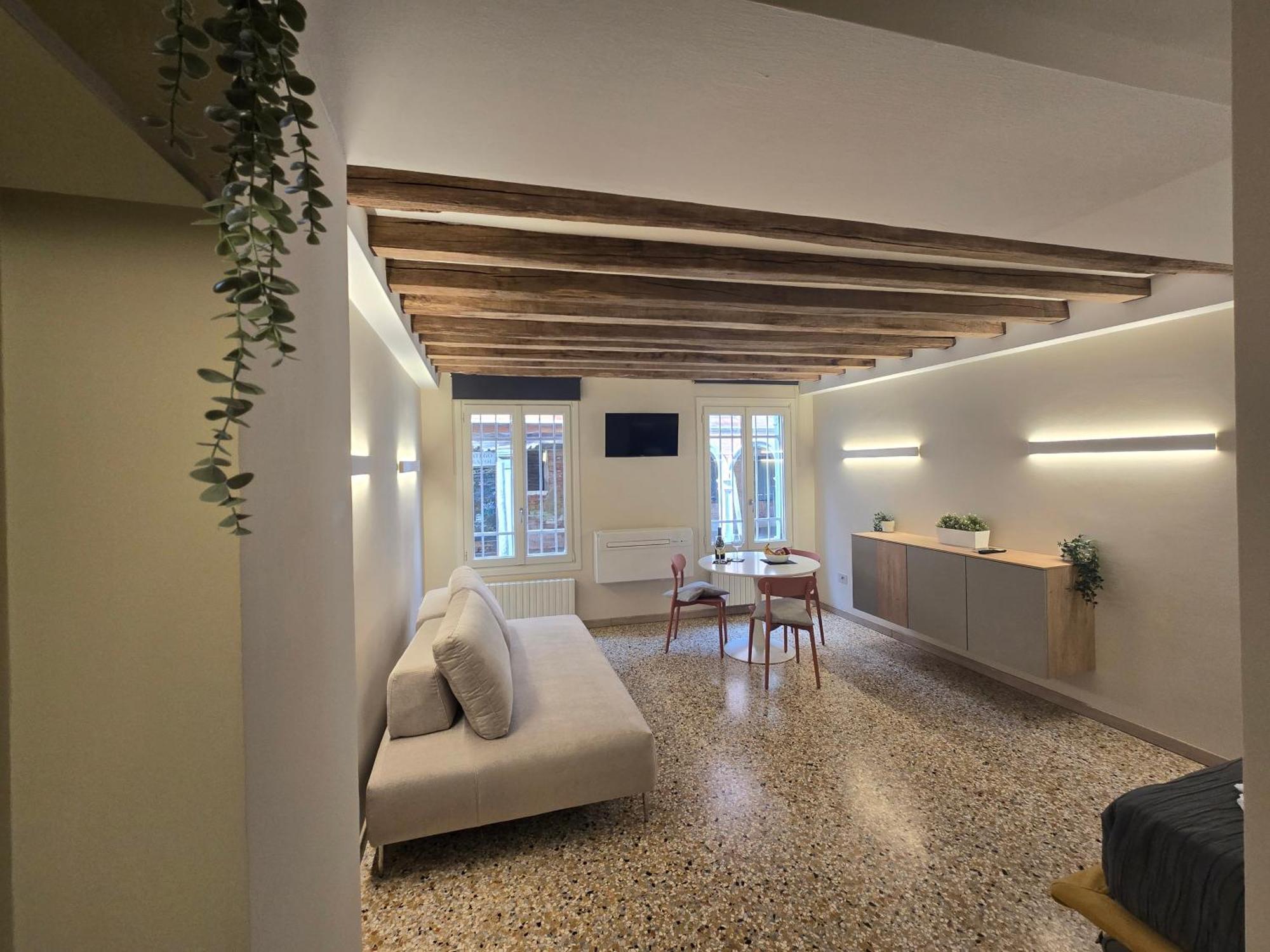 Cozy Studio With Canal View Venice Exterior photo